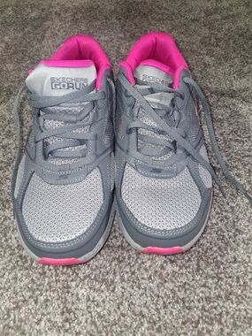 Skechers GO Run Women's Gray with Pink Trim Athletic Sneakers